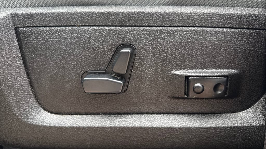 Used 2019 RAM 1500 Classic SLT w/ Luxury Group AWD/4WD image 26