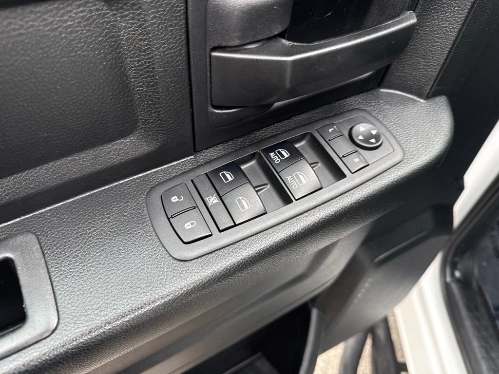 Certified 2018 RAM 1500 Express AWD/4WD image 18