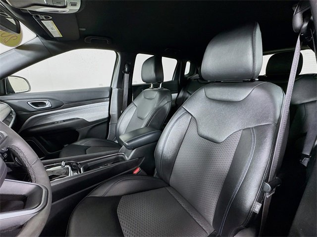 Used 2024 Jeep Compass Latitude image 11