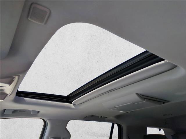 Used 2017 GMC Yukon Denali w/ Open Road Package image 16