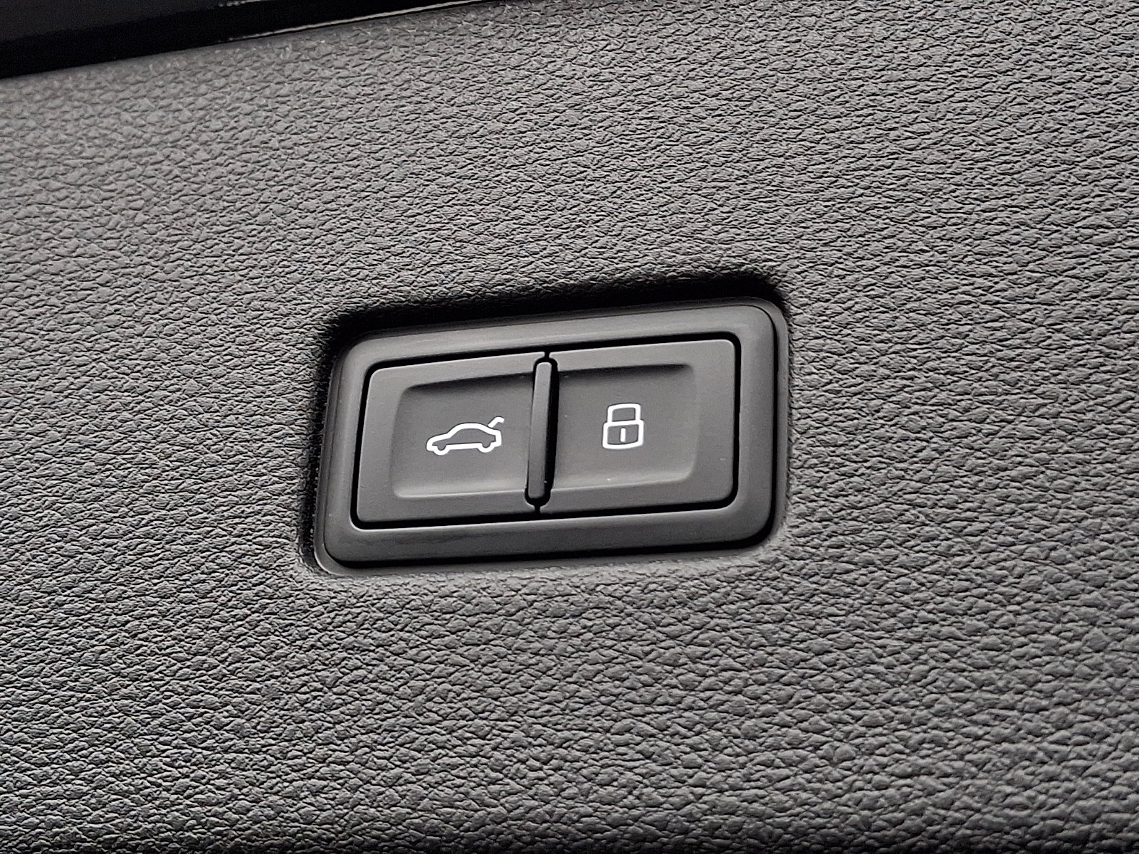 Used 2022 Audi Q8 Premium Plus image 30