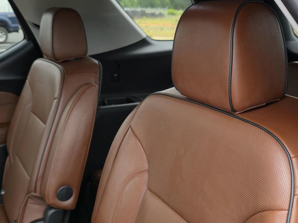 Used 2021 Chevrolet Traverse High Country w/ LPO, Floor Liner Package AWD/4WD image 34