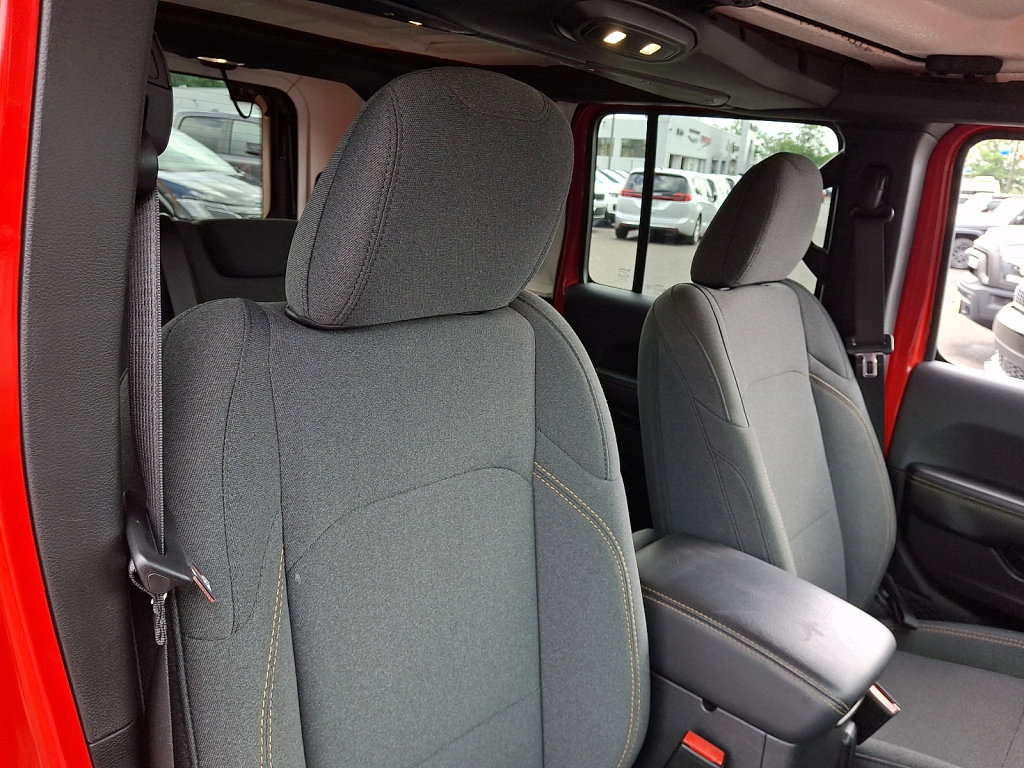 Used 2025 Jeep Wrangler Unlimited Sahara AWD/4WD image 13