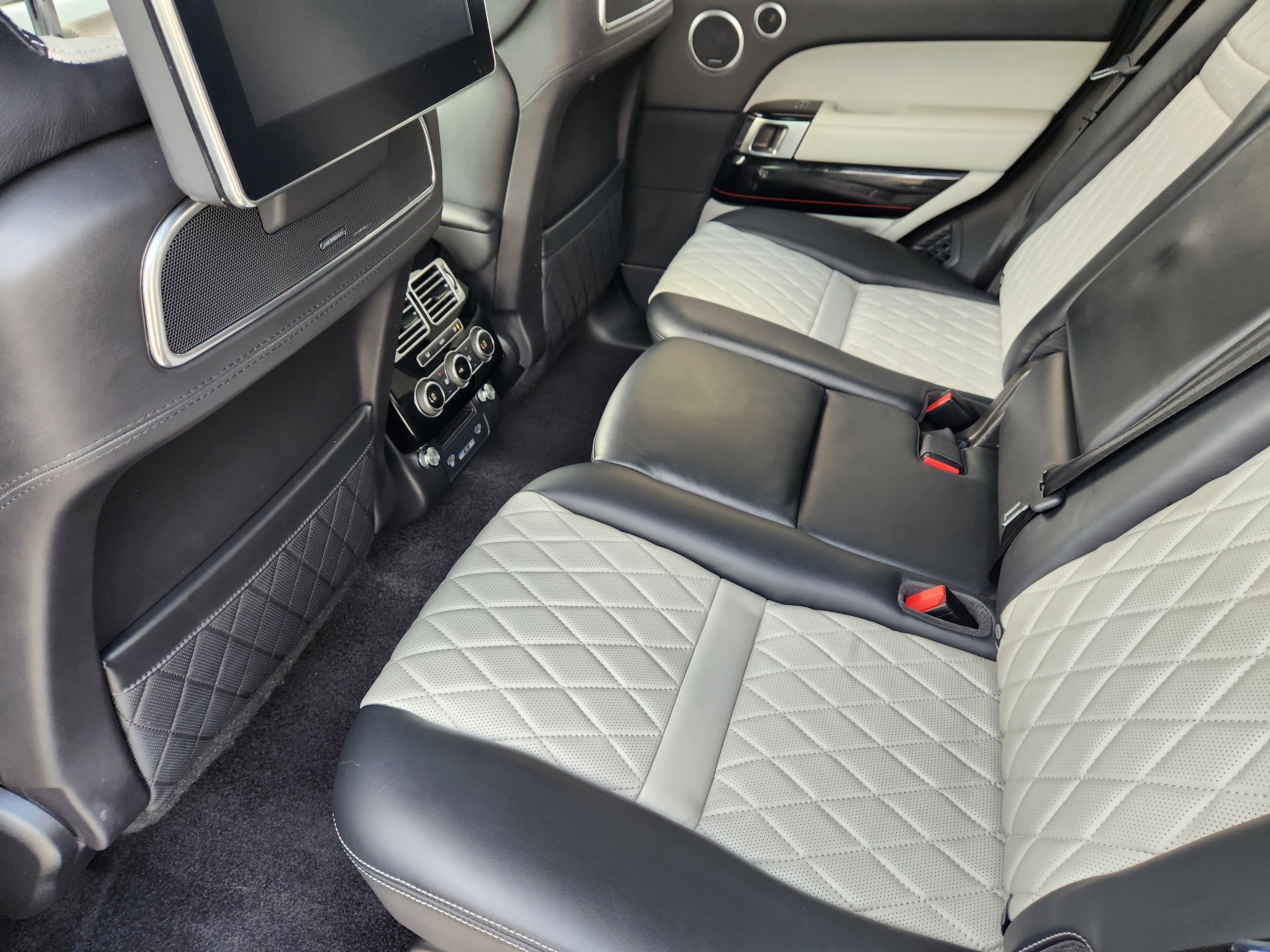 Used 2017 Land Rover Range Rover SV Autobiography Dynamic image 31