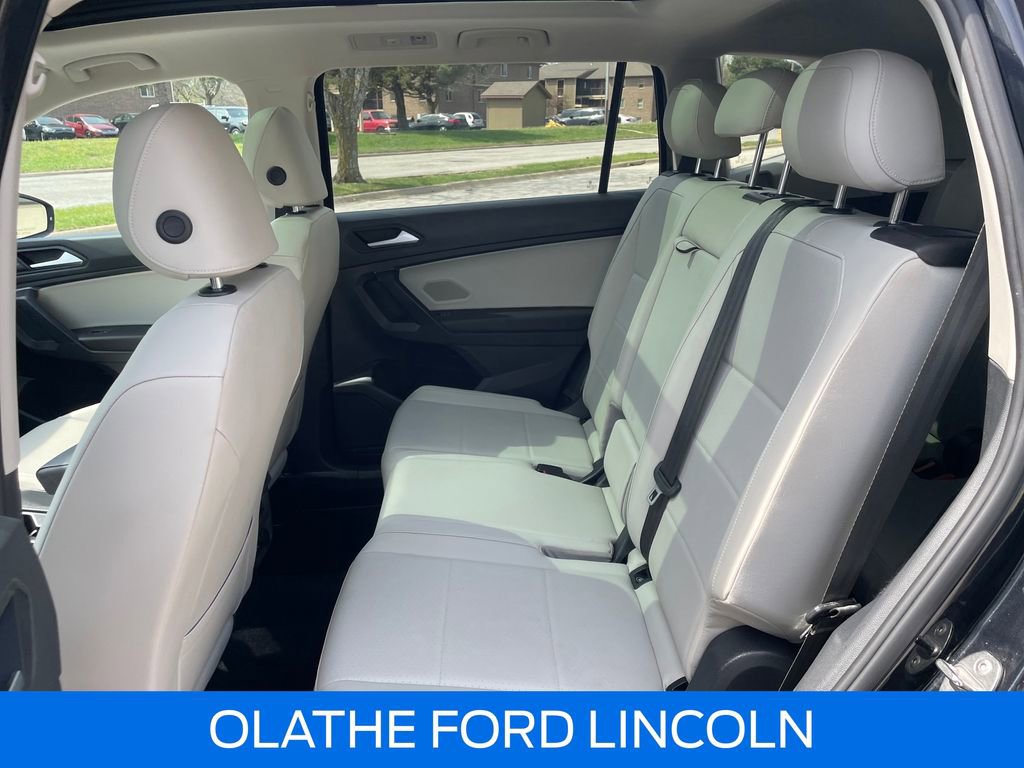 Used 2021 Volkswagen Tiguan SE w/ Panoramic Sunroof Package image 17
