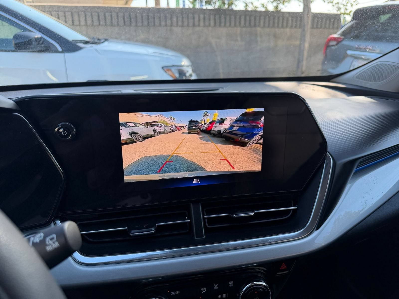Used 2025 Chevrolet Trax LT FWD image 22