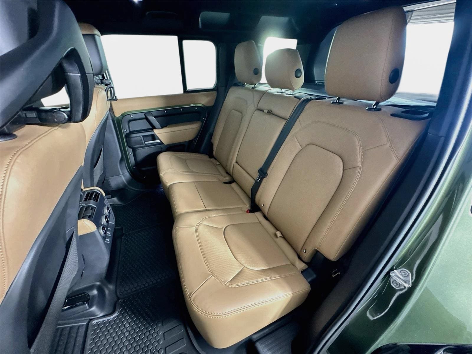 New 2026 Land Rover Defender 110 X-Dynamic SE AWD/4WD image 24
