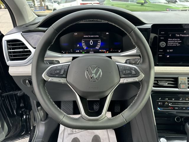 New 2026 Volkswagen Taos SE FWD image 17