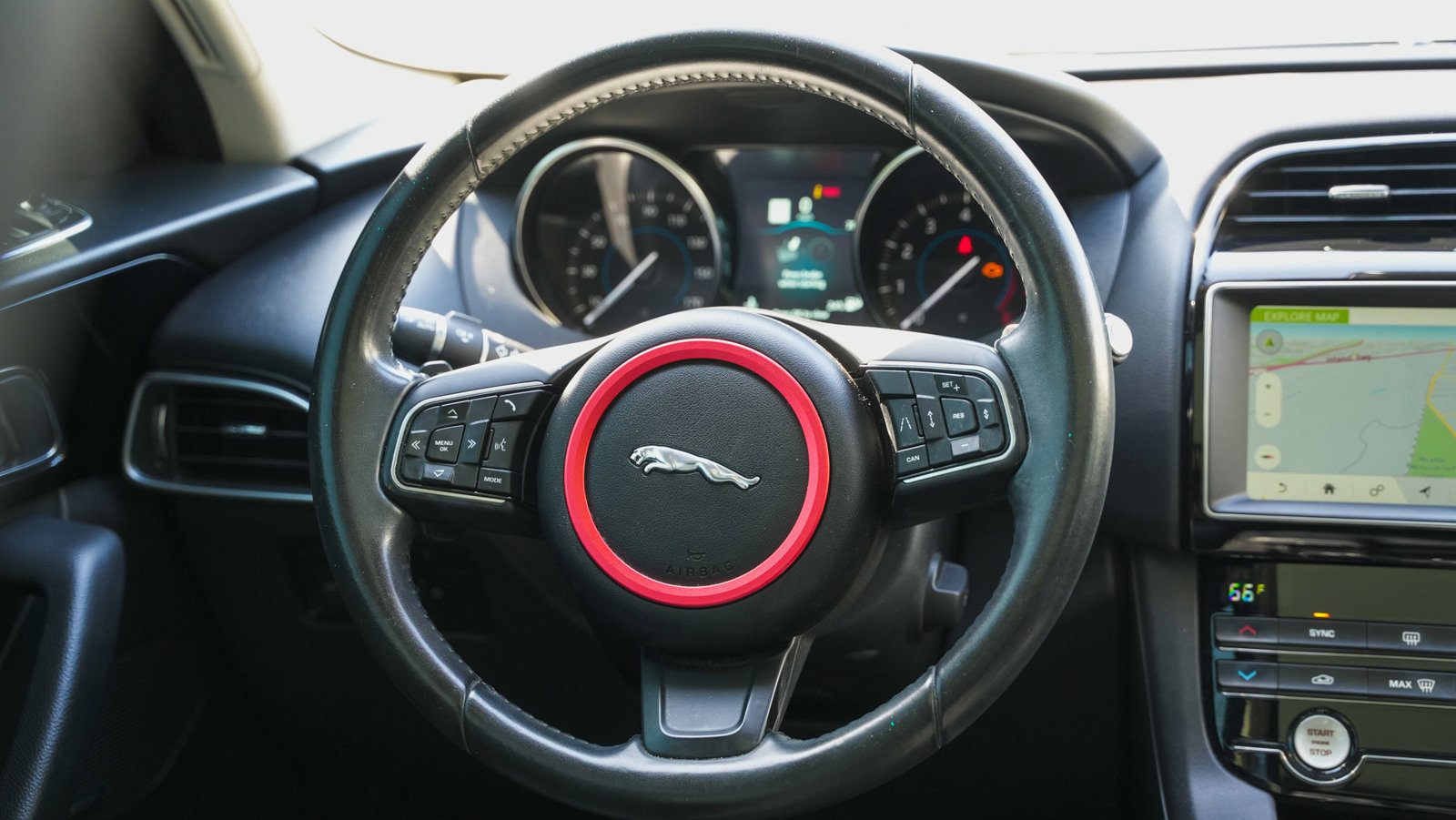 Used 2019 Jaguar F-PACE Premium image 19