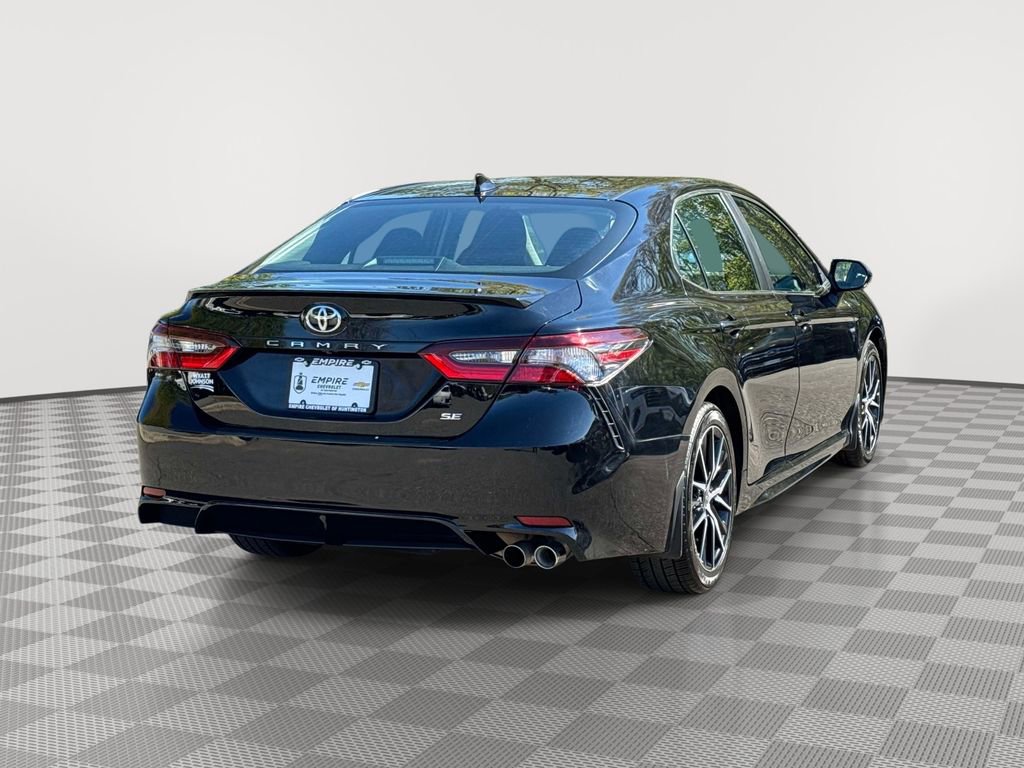 Used 2024 Toyota Camry SE w/ Convenience Package FWD image 4