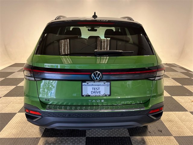New 2026 Volkswagen Taos SE image 4