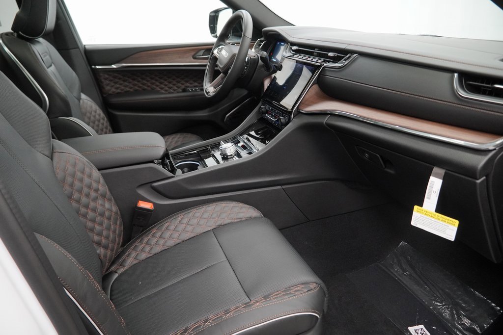 New 2025 Jeep Grand Cherokee Summit w/ Obsidian Package image 35