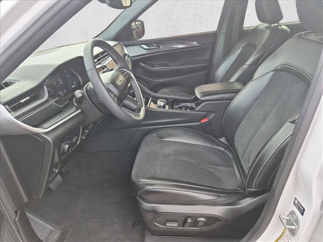 Used 2023 Jeep Grand Cherokee Altitude AWD/4WD image 15