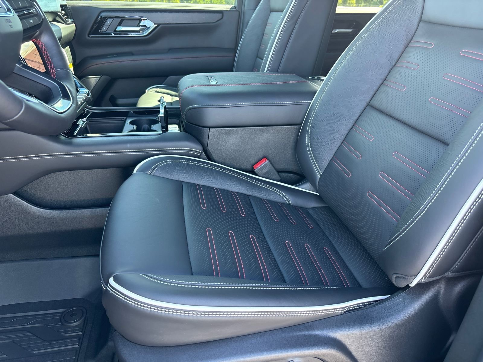 New 2026 GMC Yukon XL AT4 Ultimate w/ LPO, Illumination Package image 24