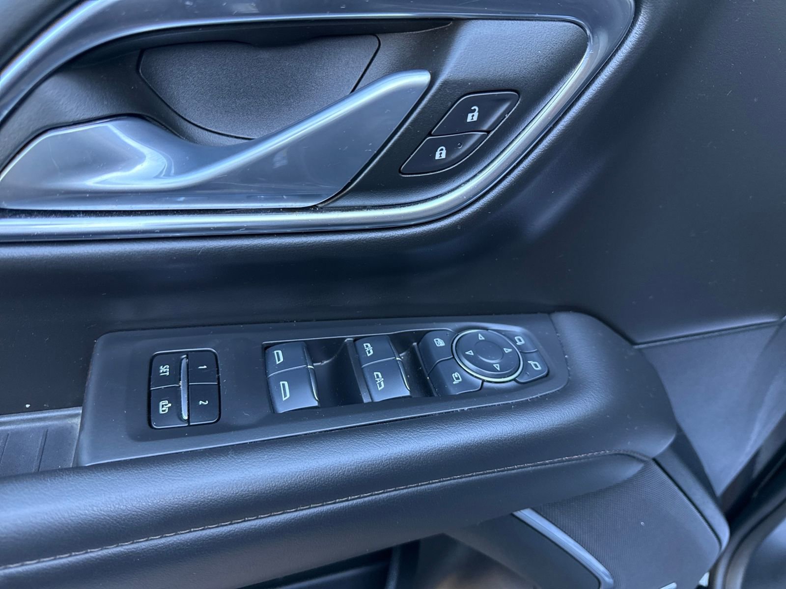 Used 2024 Chevrolet Suburban High Country image 11