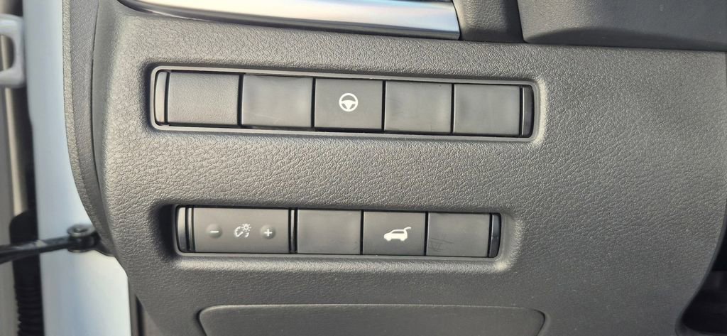 Used 2023 Nissan Rogue SL w/ SL Premium Package image 8