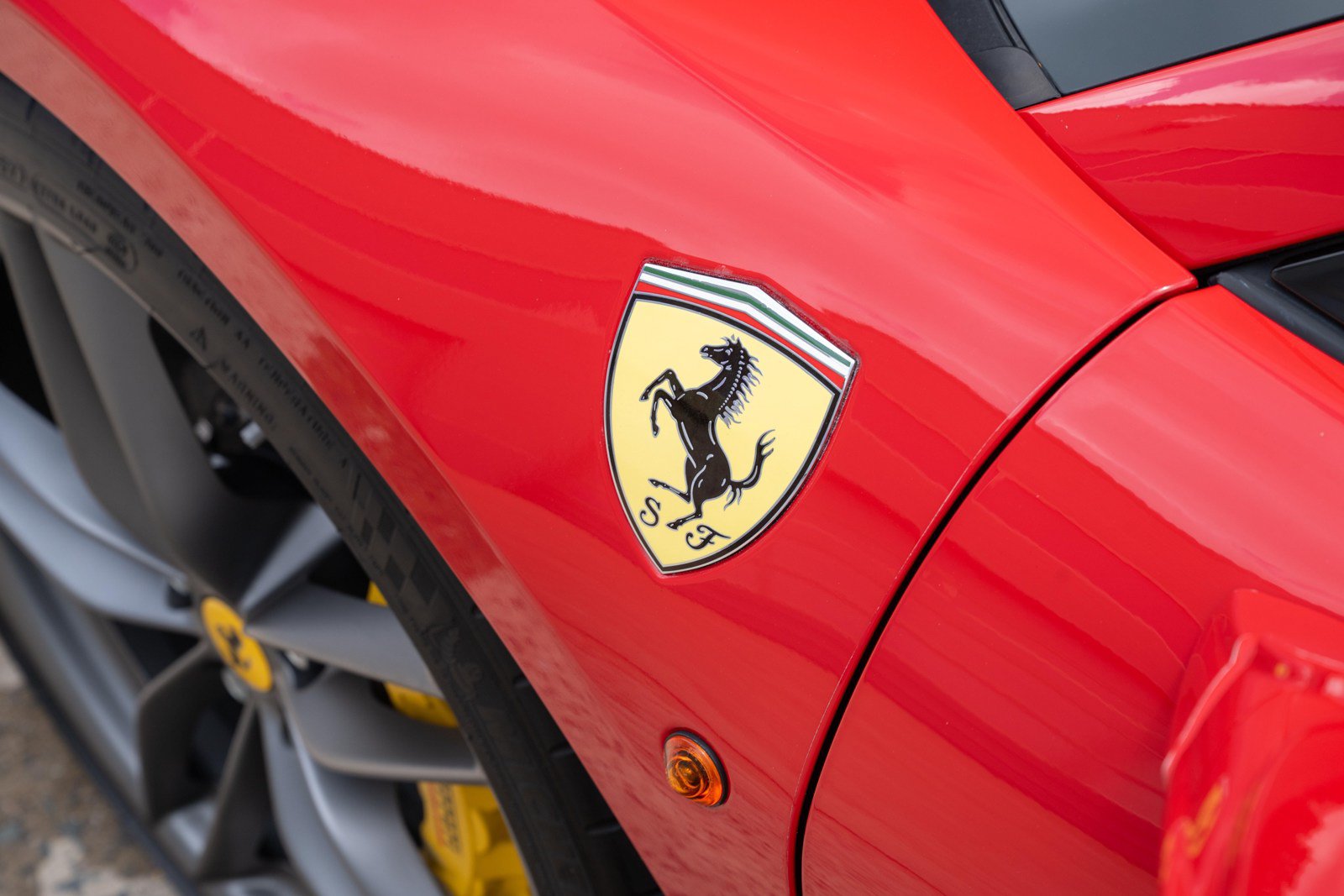 Used 2018 Ferrari 488 Spider RWD image 17