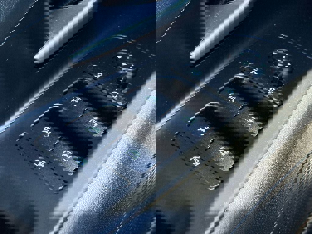 Used 2022 Hyundai Elantra SEL w/ Convenience + Premium Package image 16