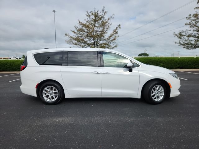 Used 2022 Chrysler Voyager LX FWD image 10