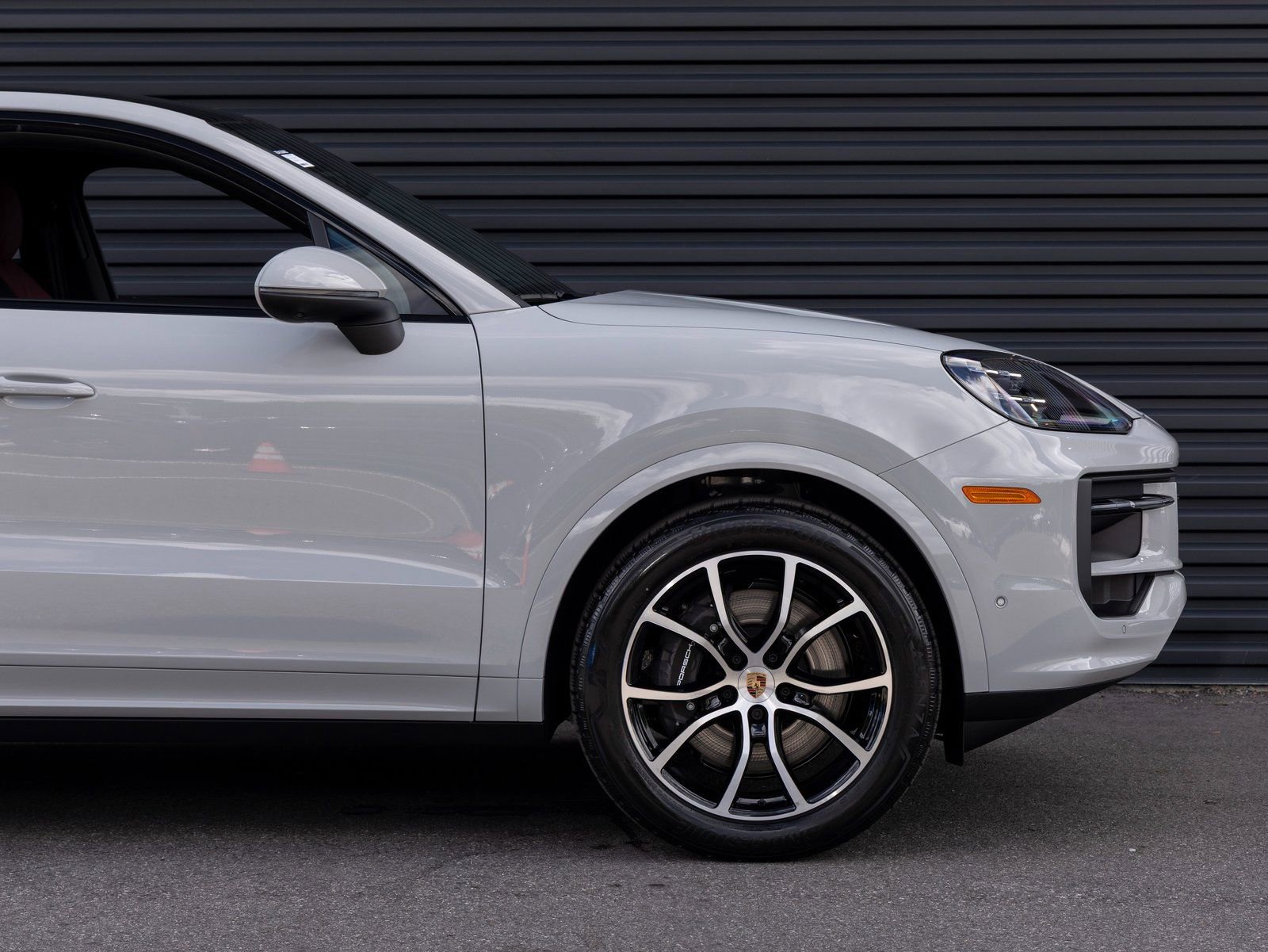 Certified 2025 Porsche Cayenne Coupe image 9