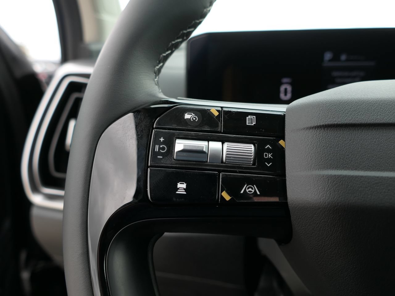 New 2026 Kia Sorento S FWD image 13
