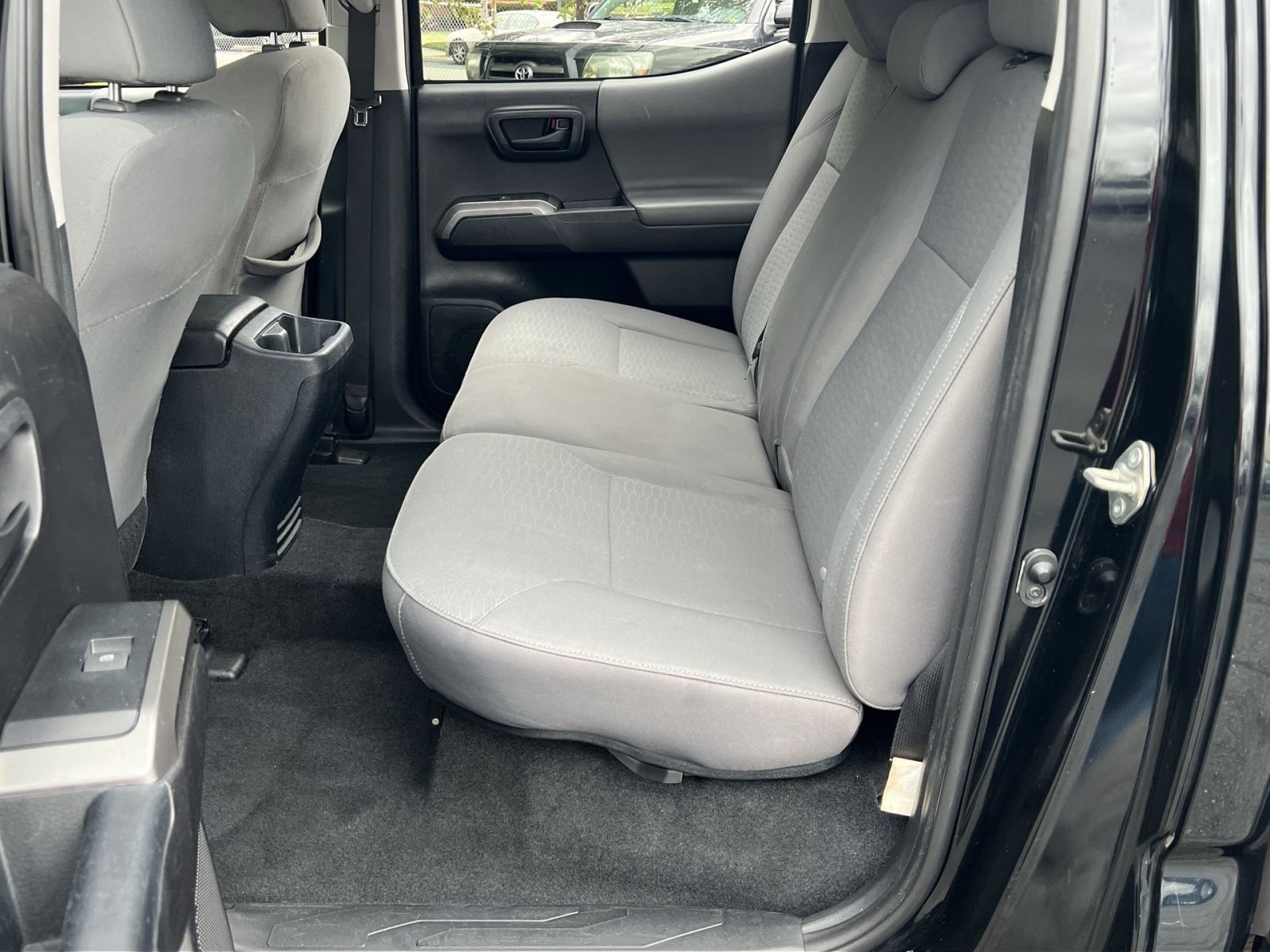 Used 2019 Toyota Tacoma SR5 AWD/4WD image 23