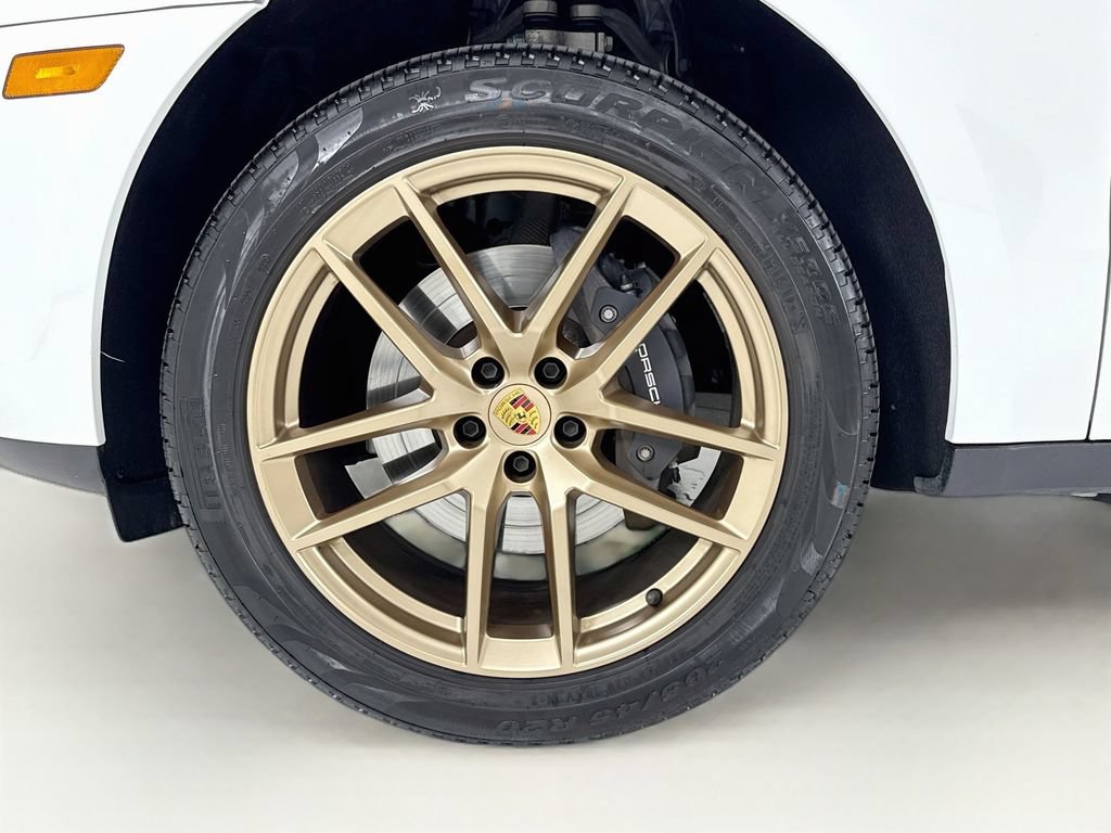 Certified 2025 Porsche Macan AWD/4WD image 33