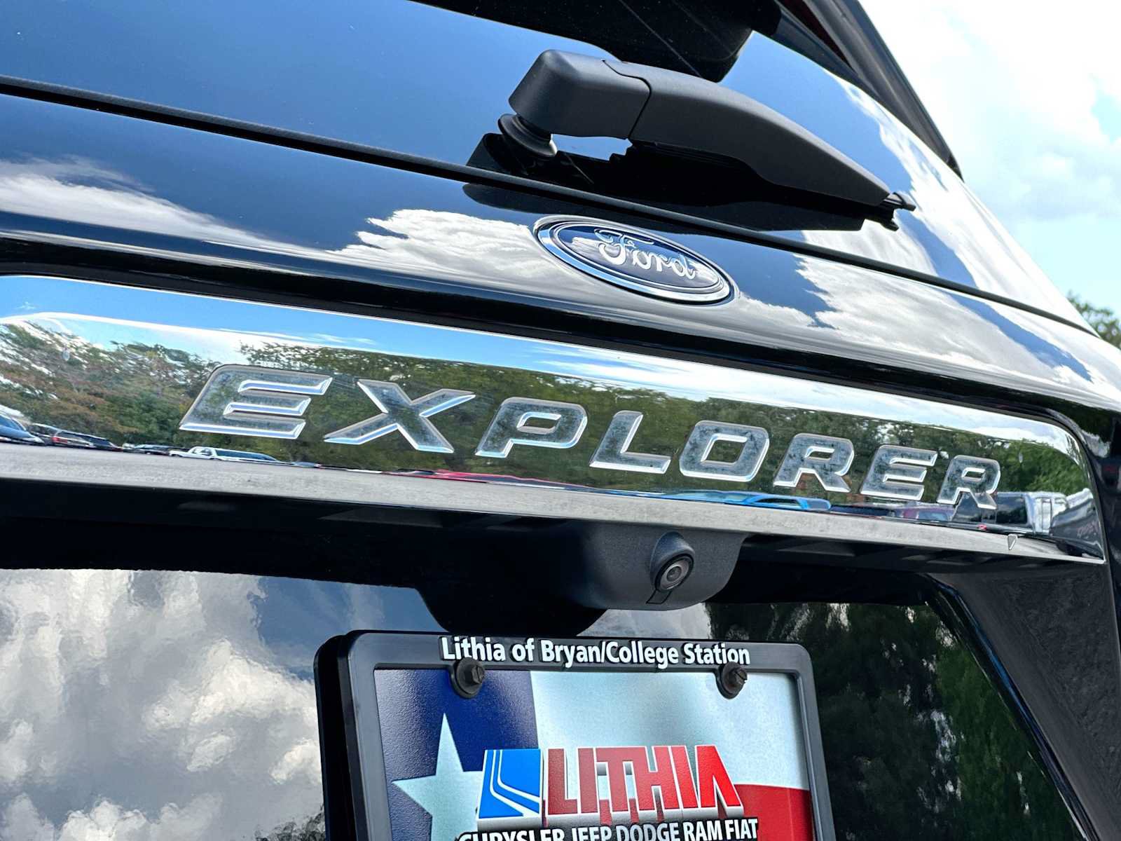 Used 2024 Ford Explorer XLT w/ Equipment Group 202A RWD image 15