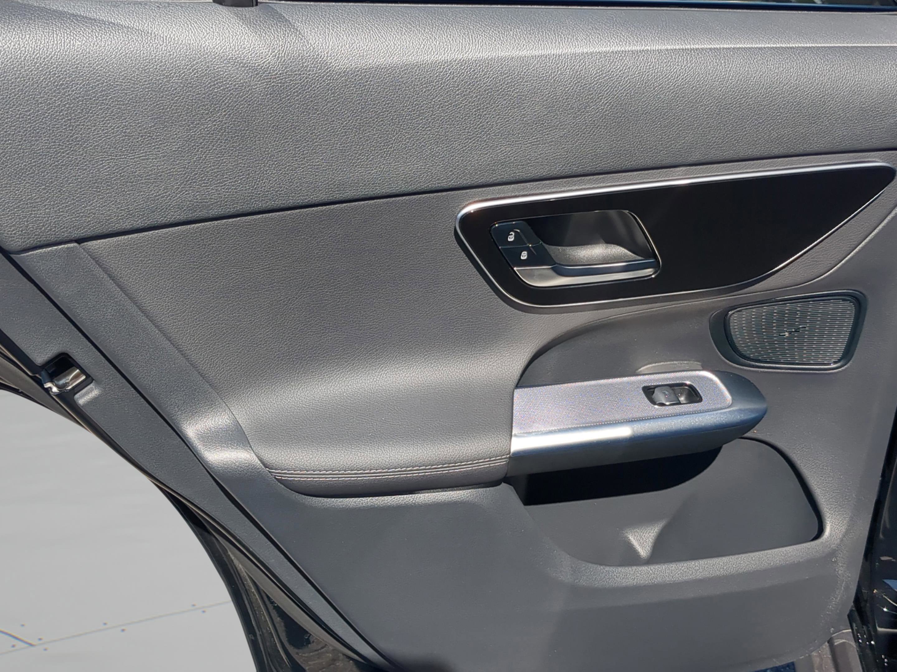 Certified 2025 Mercedes-Benz GLC 300 image 10