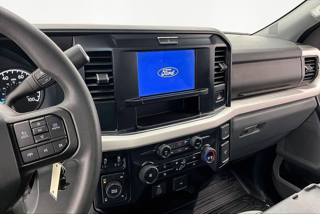 Used 2025 Ford F350 XLT w/ FX4 Off-Road Package image 5