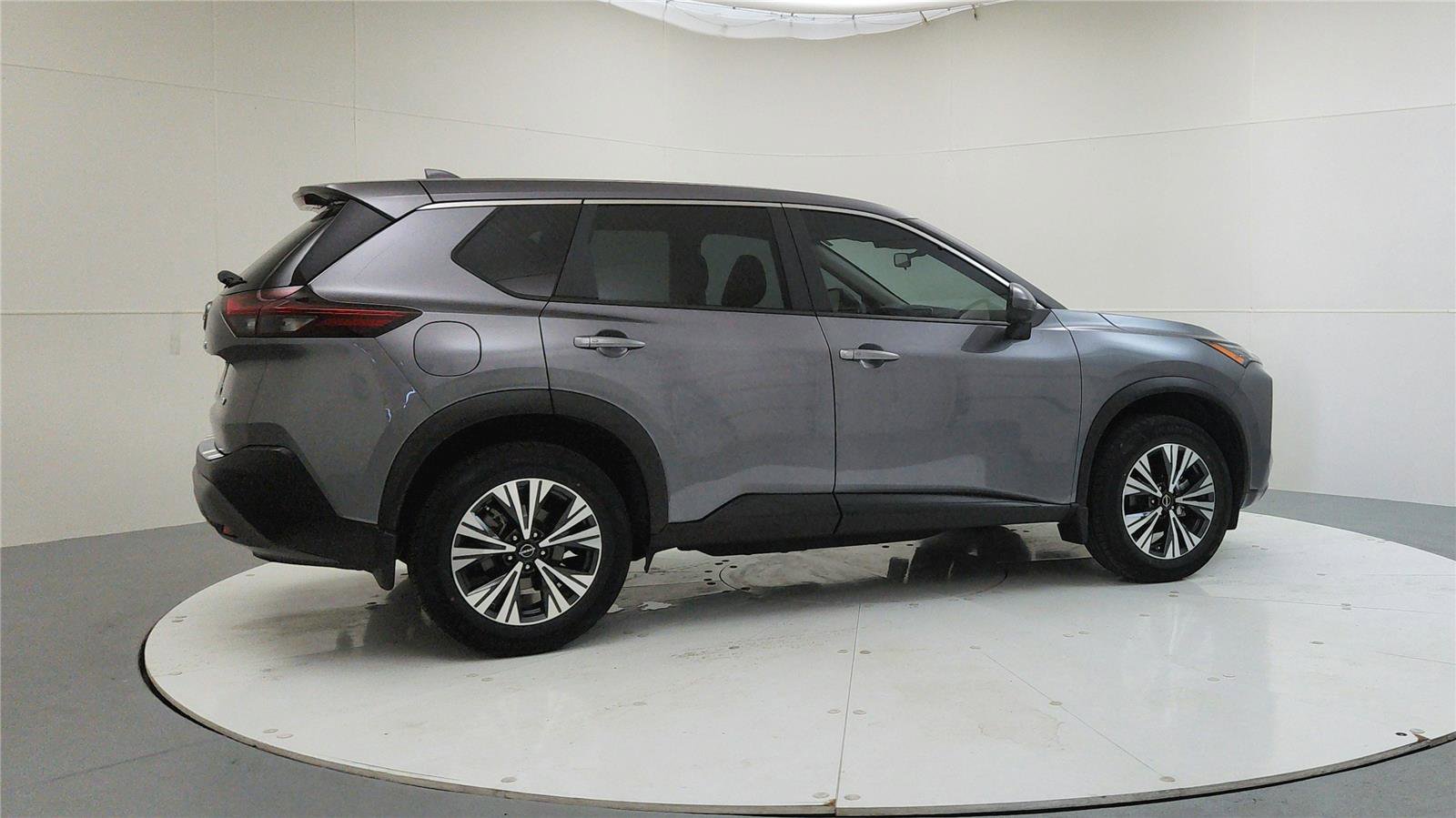 Used 2023 Nissan Rogue SV image 8