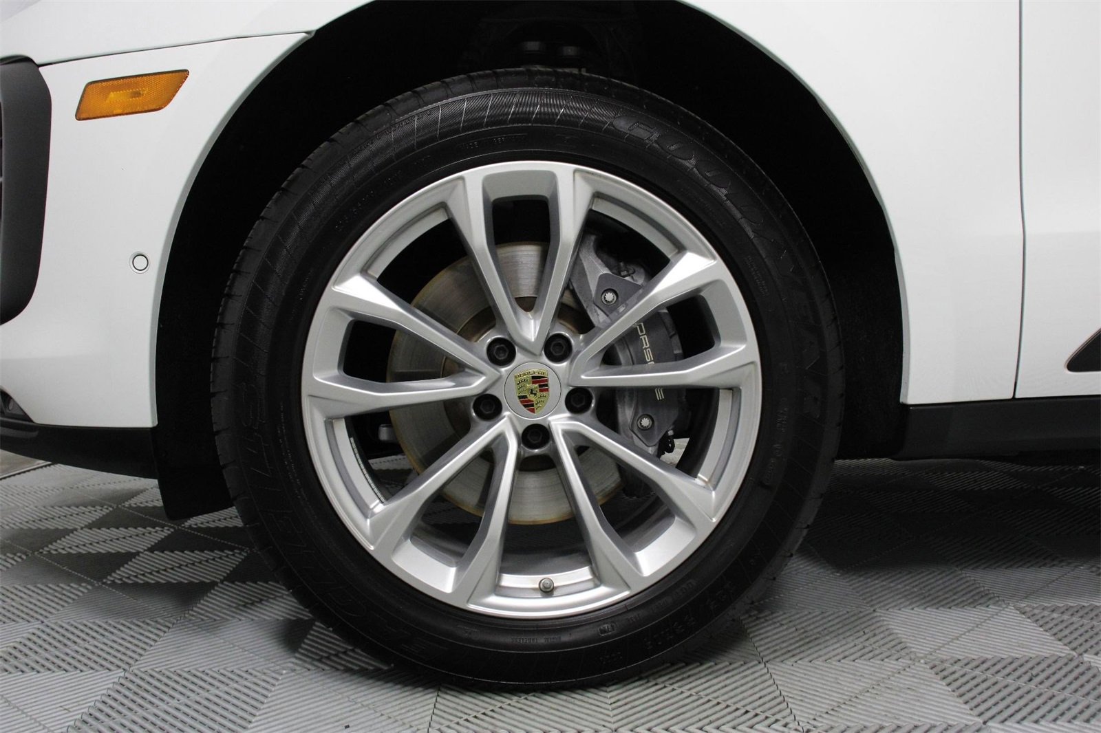 Used 2025 Porsche Macan image 30