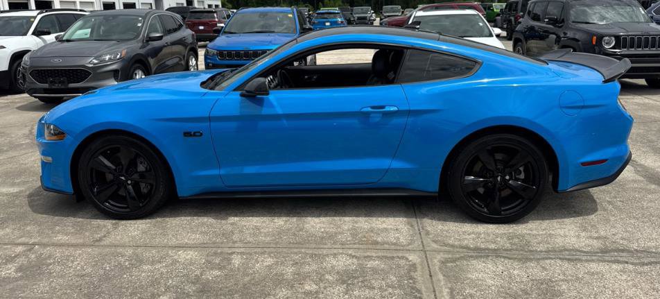 Used 2022 Ford Mustang GT Premium w/ Equipment Group 401A RWD image 9