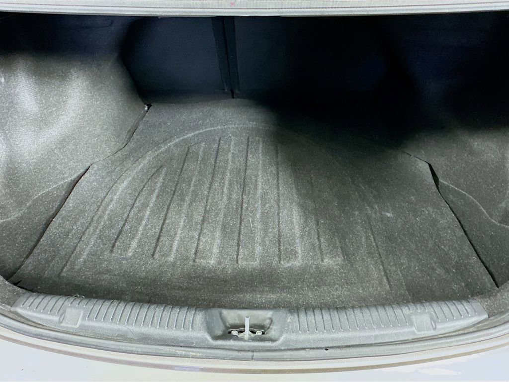 Used 2013 Hyundai Elantra GLS image 28