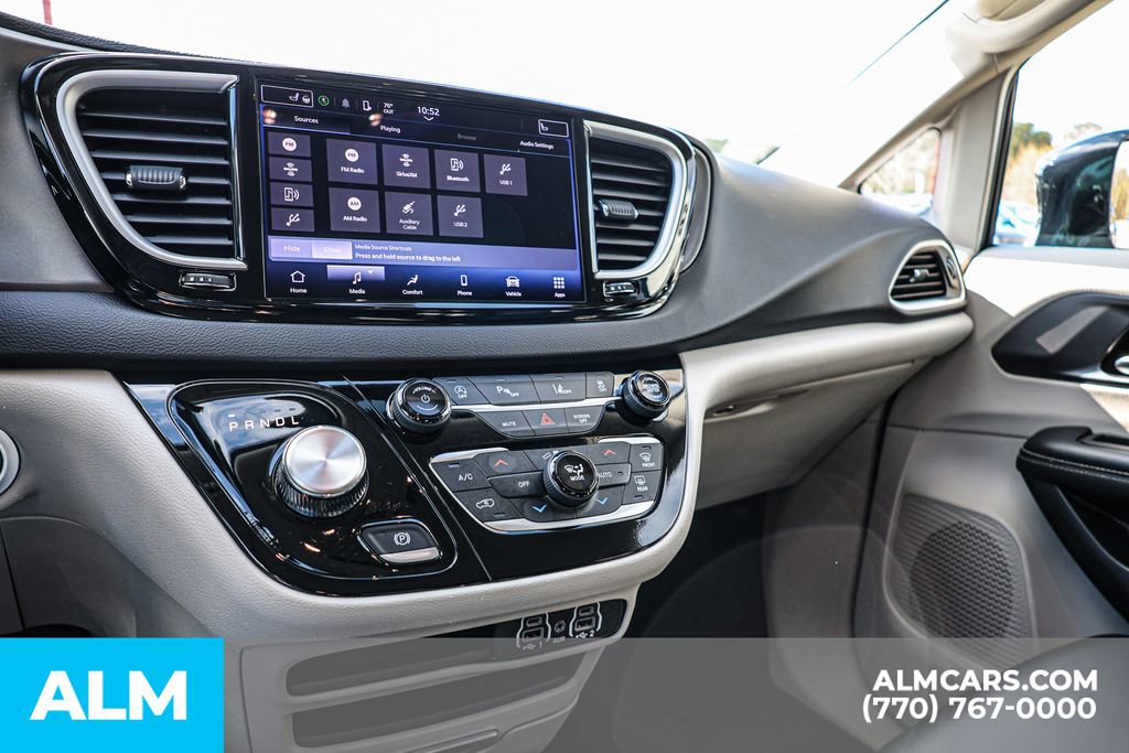 Used 2024 Chrysler Pacifica Touring-L image 42