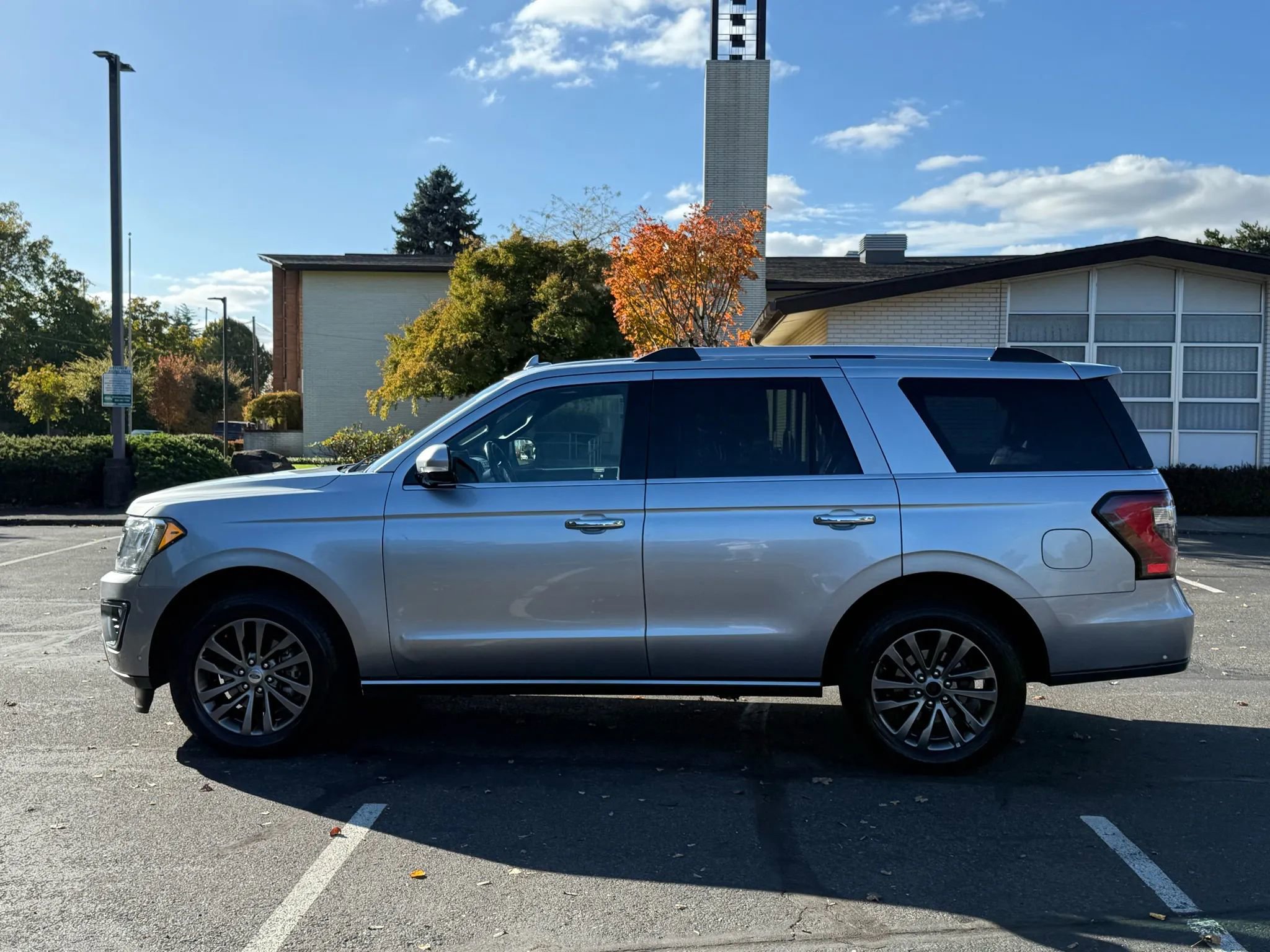 Used 2020 Ford Expedition Limited image 2