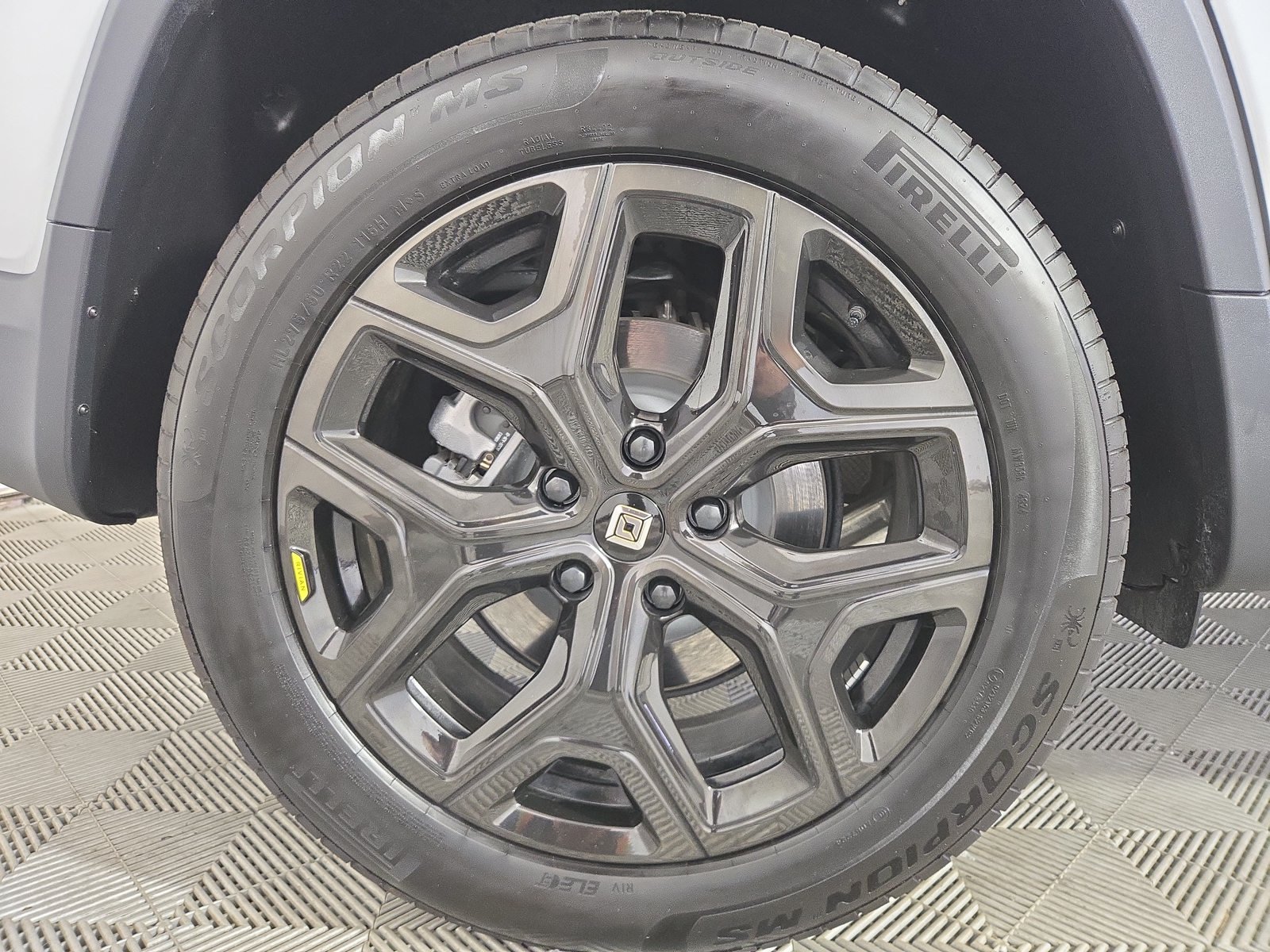 Used 2025 Rivian R1T Adventure Dual AWD/4WD image 12
