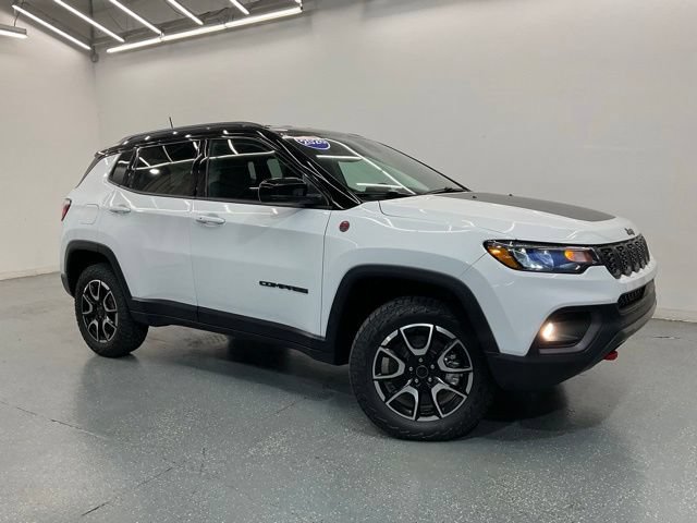 New 2026 Jeep Compass Trailhawk AWD/4WD image 2