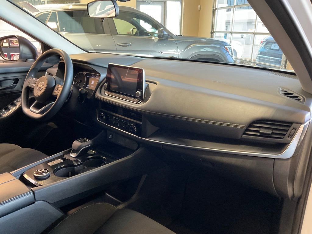 Used 2024 Nissan Rogue S image 18