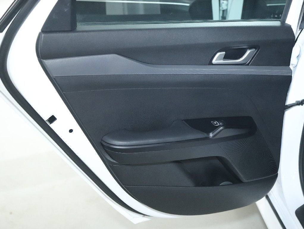 Used 2023 Kia K5 GT-Line image 13