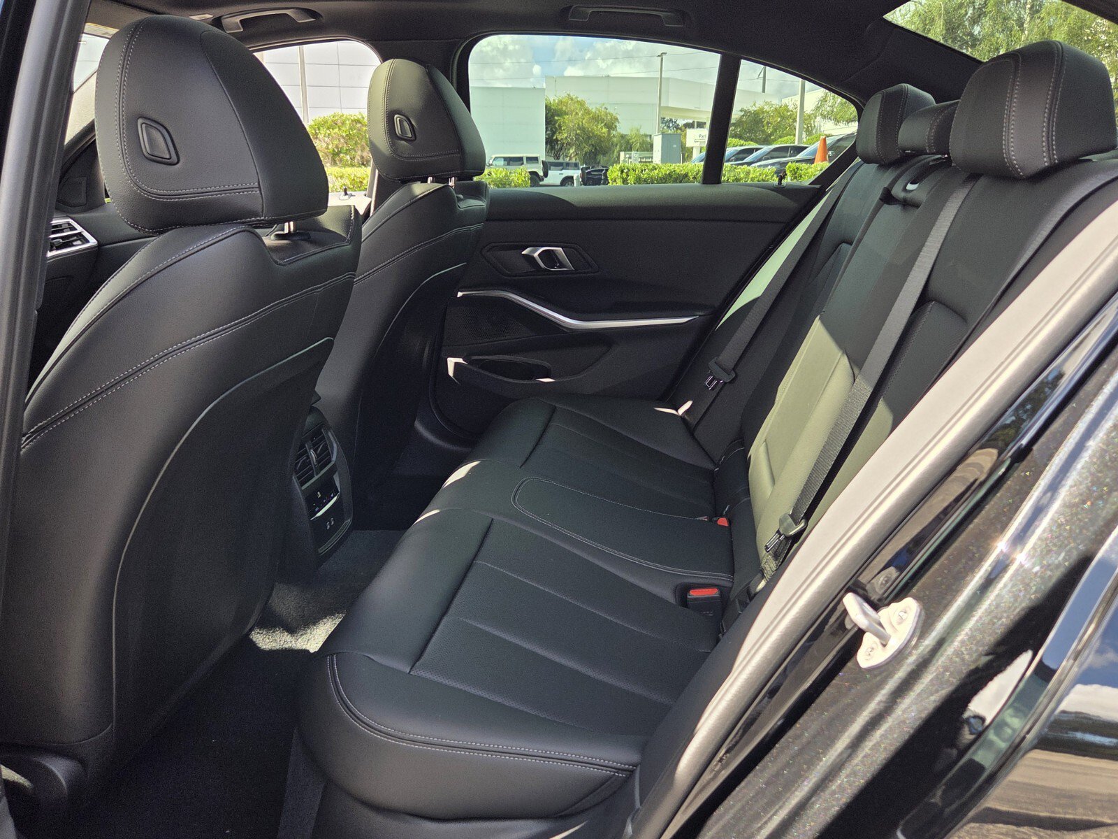 New 2026 BMW 330i Sedan w/ M Sport Package RWD image 11