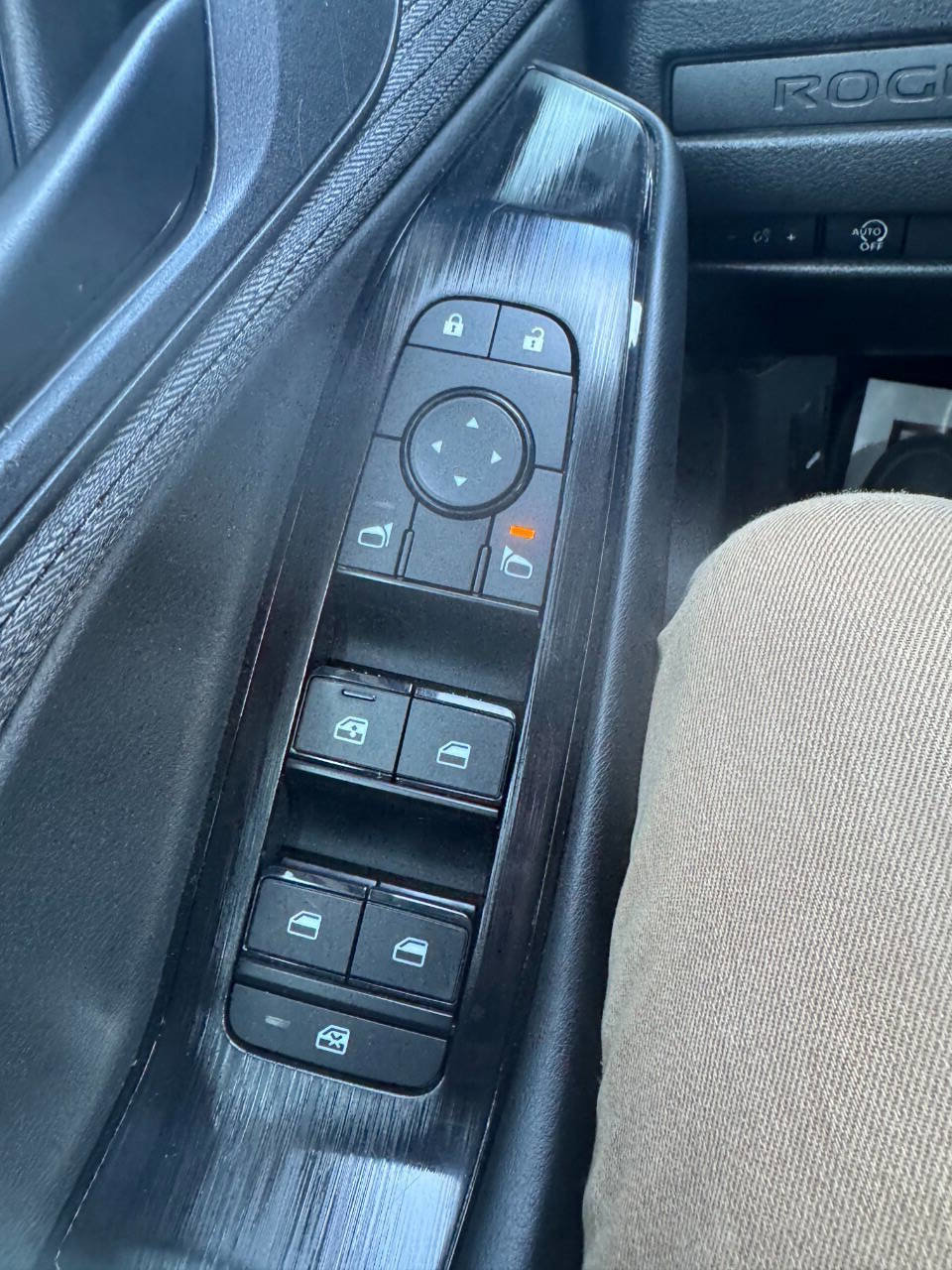 Used 2023 Nissan Rogue S image 18