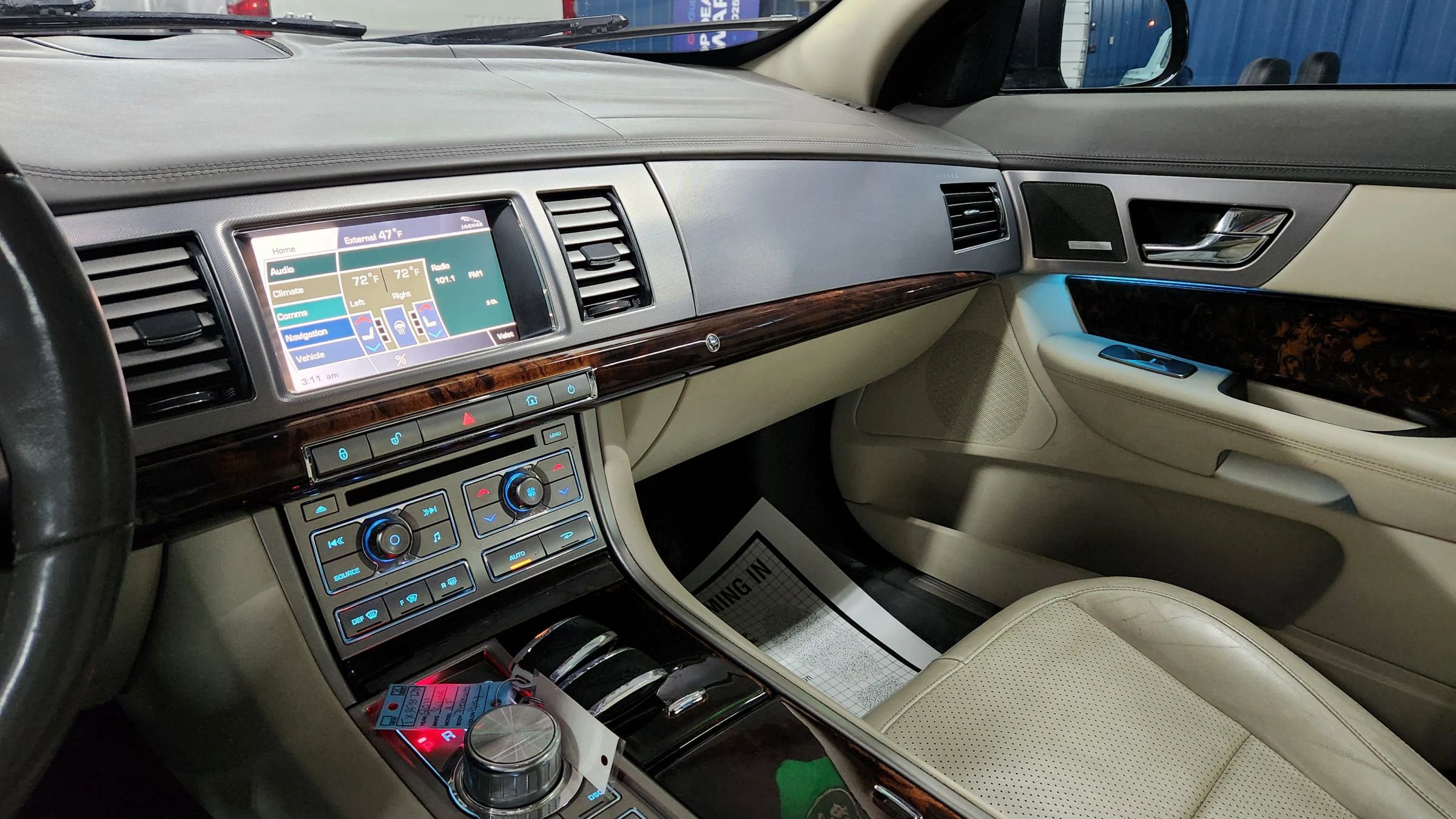 Used 2011 Jaguar XF Portfolio image 32