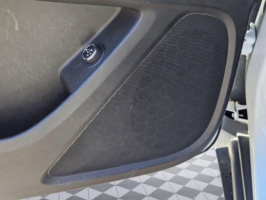 Used 2021 Chevrolet Traverse LT image 12