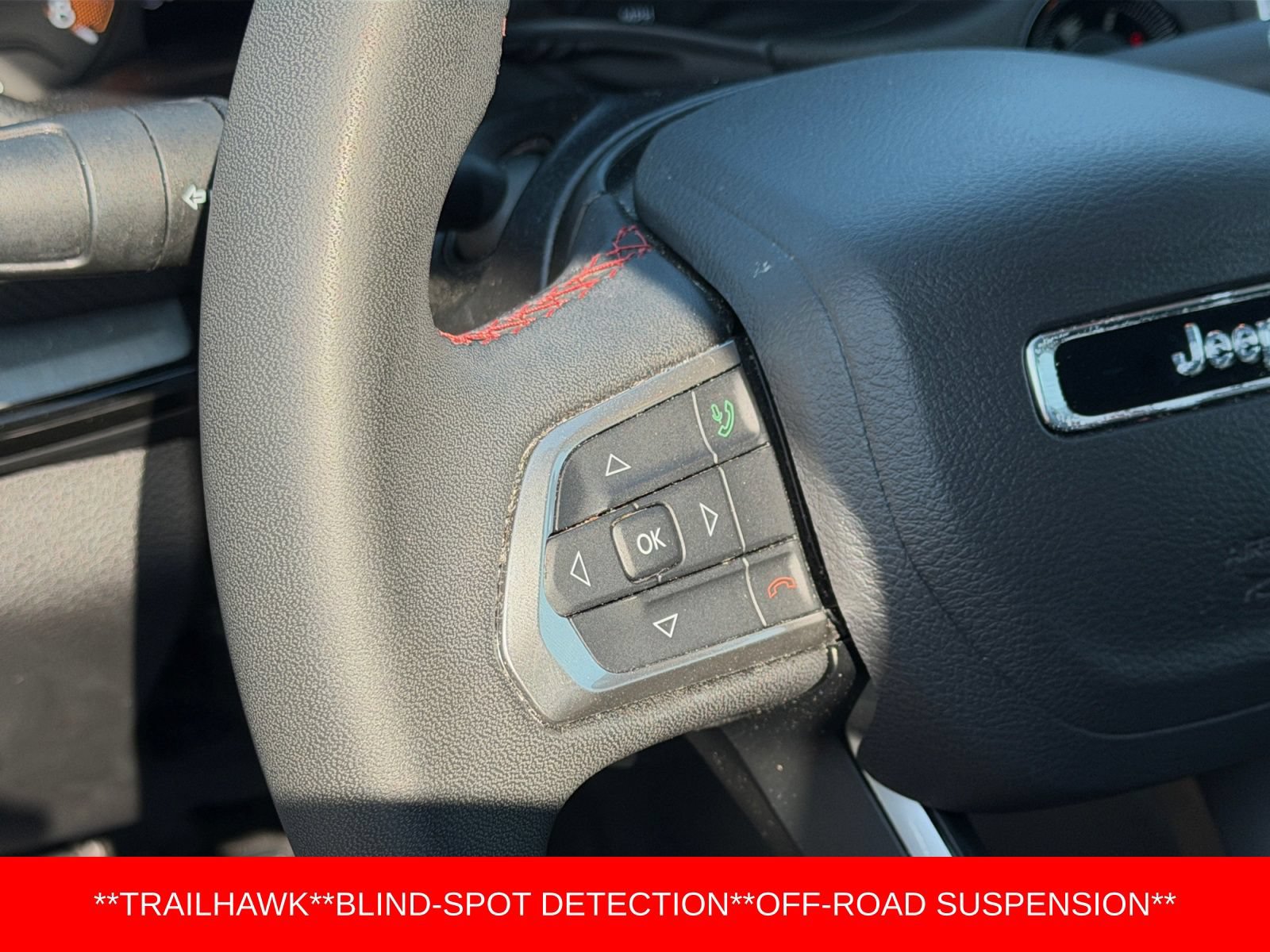 Used 2025 Jeep Compass Trailhawk AWD/4WD image 24
