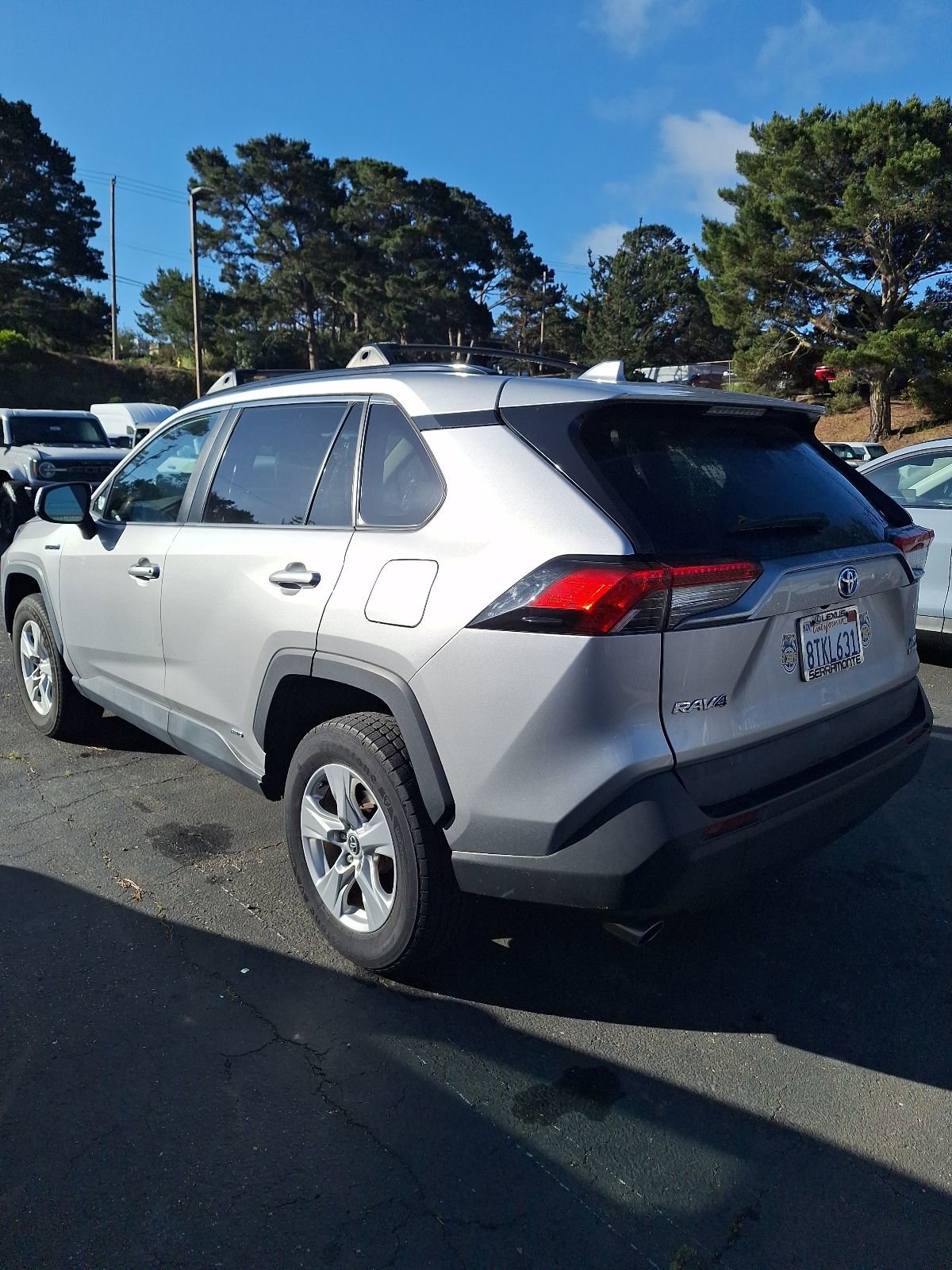 Used 2021 Toyota RAV4 XLE AWD/4WD image 4
