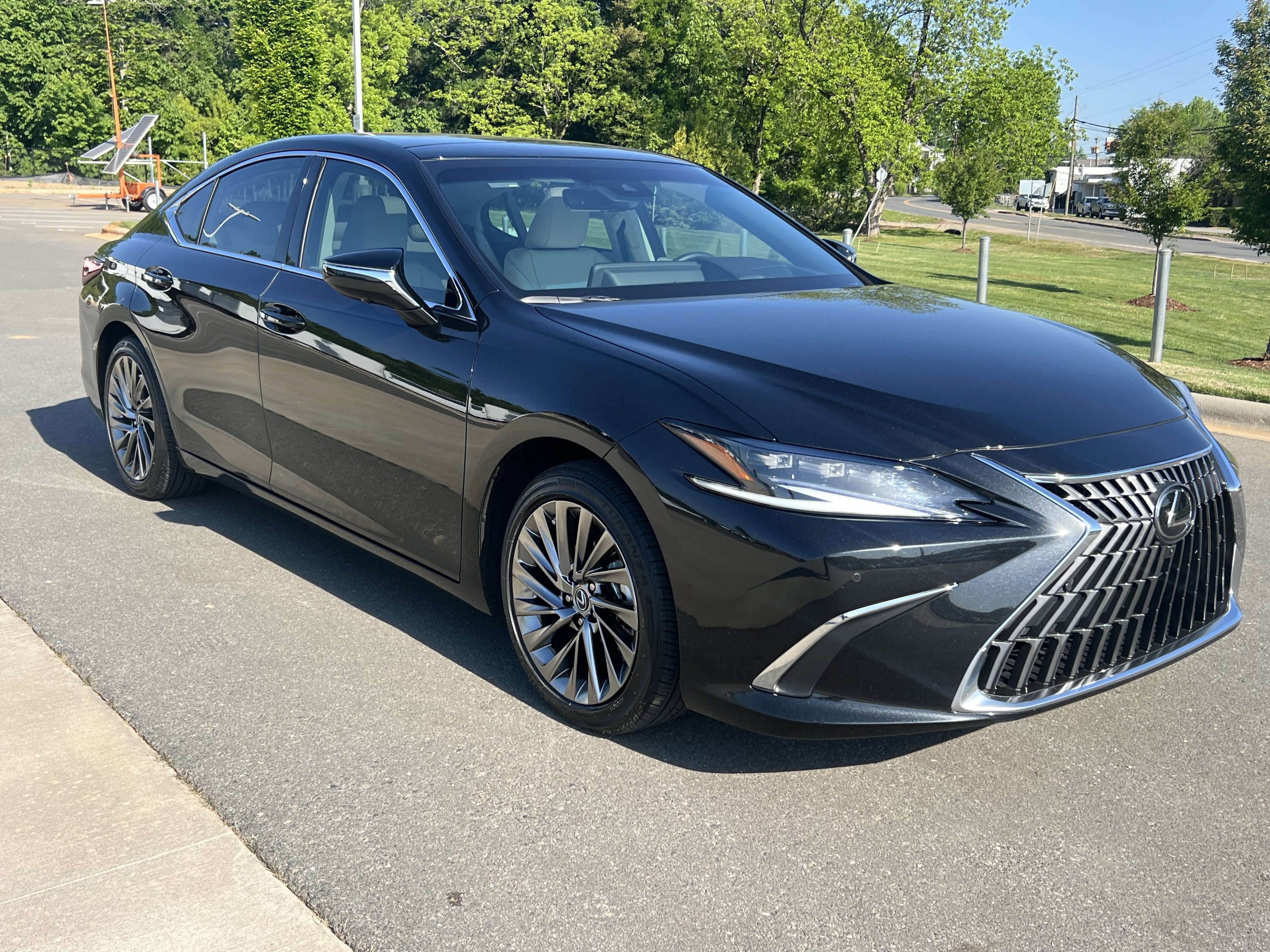 Used 2025 Lexus ES 350 Ultra Luxury w/ Accessory Package (Z2) FWD image 11