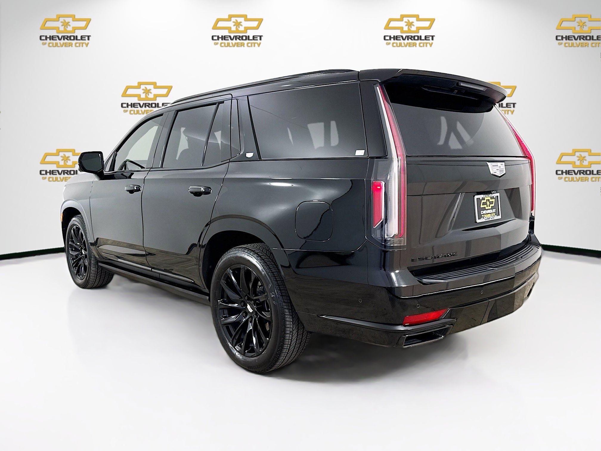 Used 2023 Cadillac Escalade Sport w/ LPO, ONYX Package AWD/4WD image 5