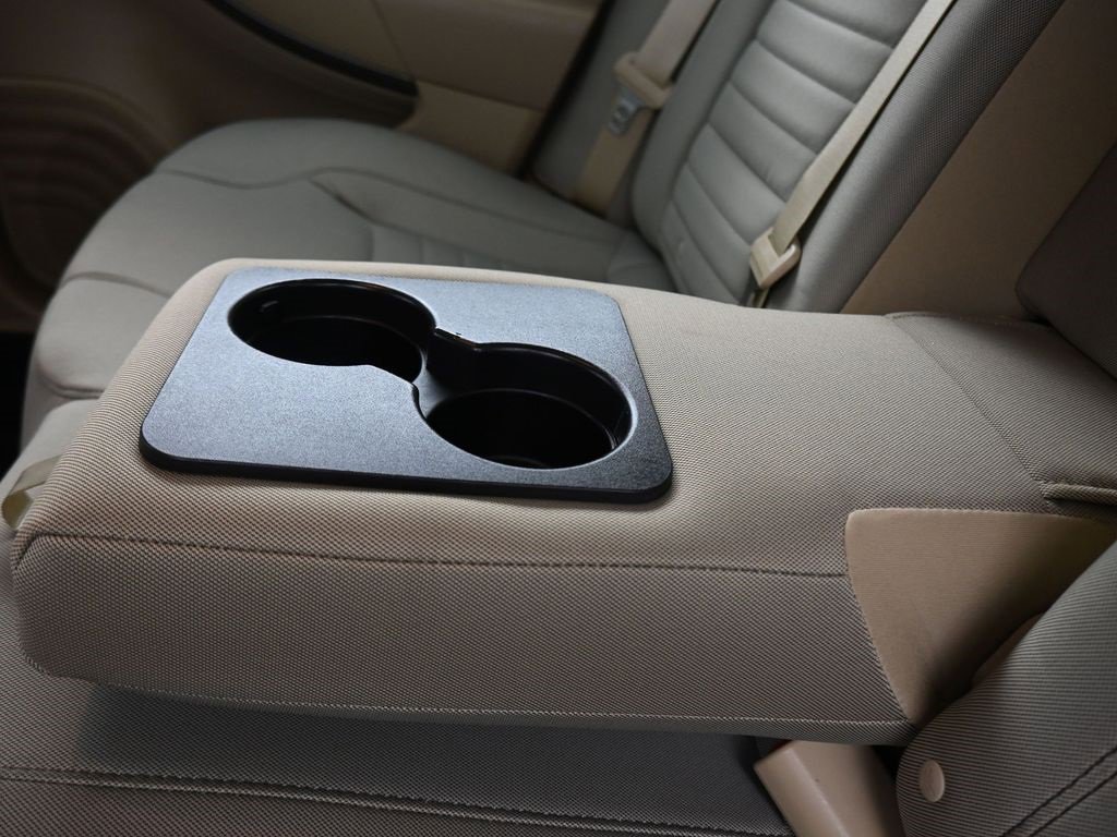 Used 2017 Ford Taurus SE image 29