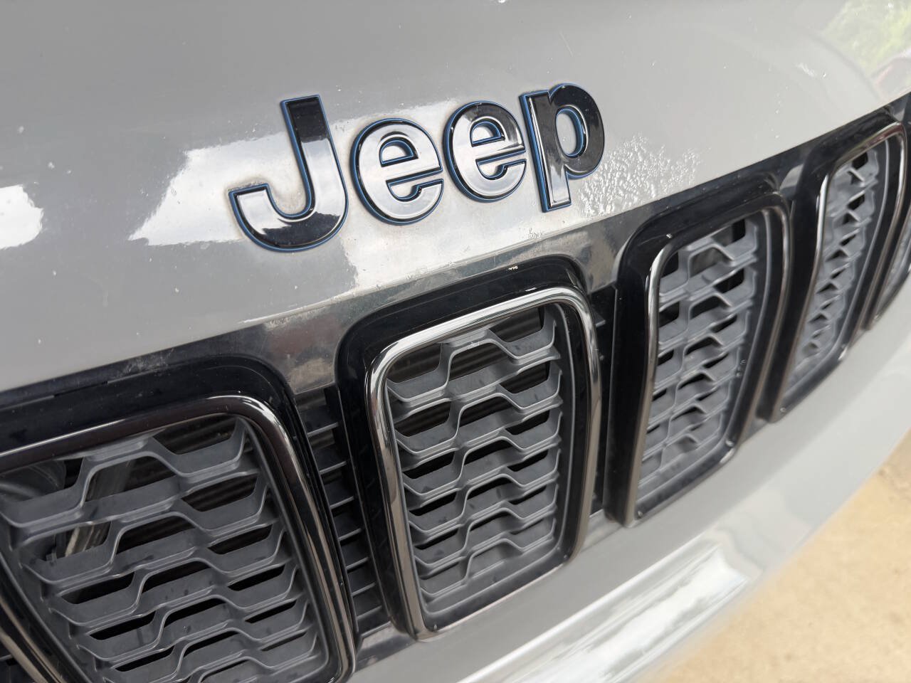 Used 2019 Jeep Grand Cherokee Laredo AWD/4WD image 33